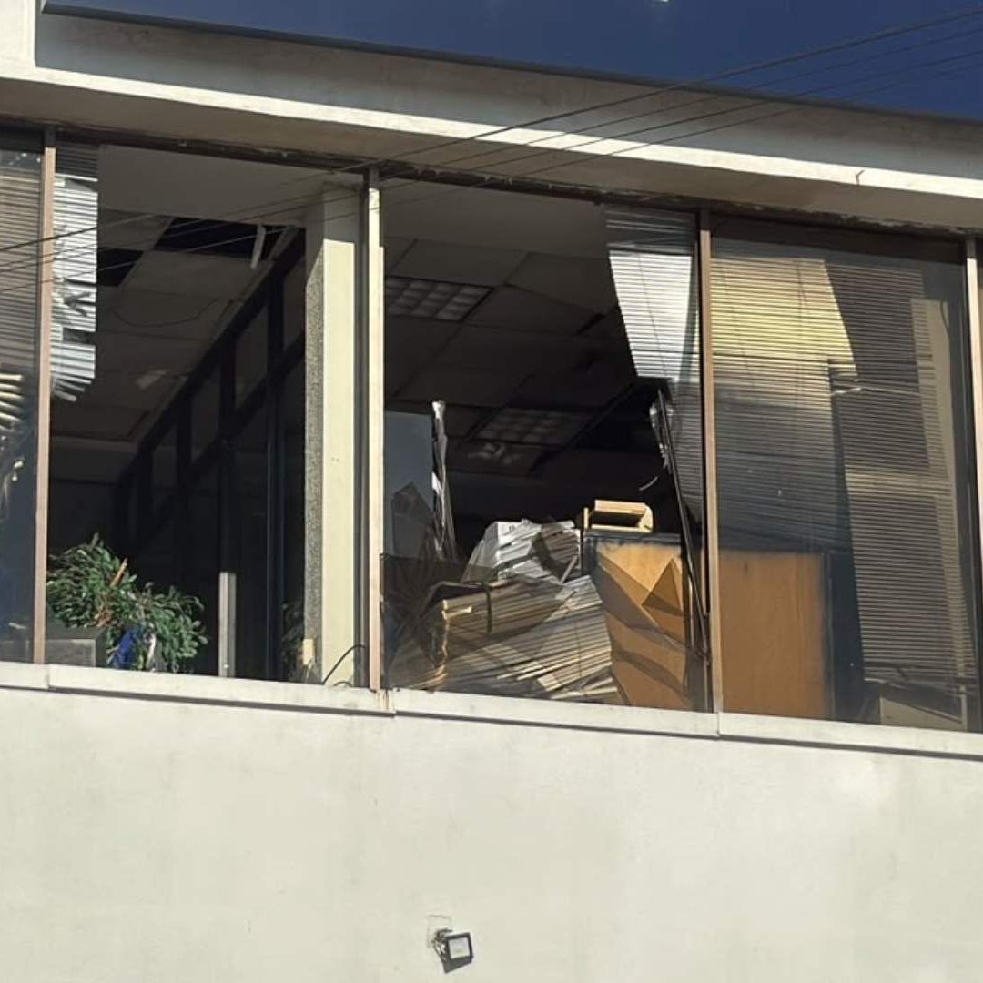 Explosión provoca daños en sucursal bancaria